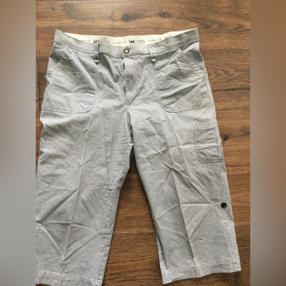 Lee Comfort Waistband Blue and White Striped Capri 16M Worn Once